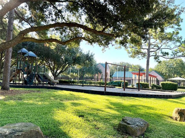 10707 Overton Circle, Houston, TX 77065