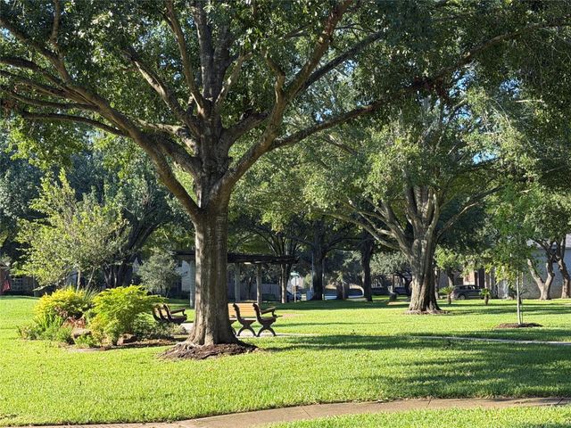 10707 Overton Circle, Houston, TX 77065