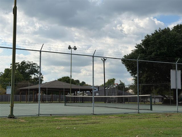 10707 Overton Circle, Houston, TX 77065