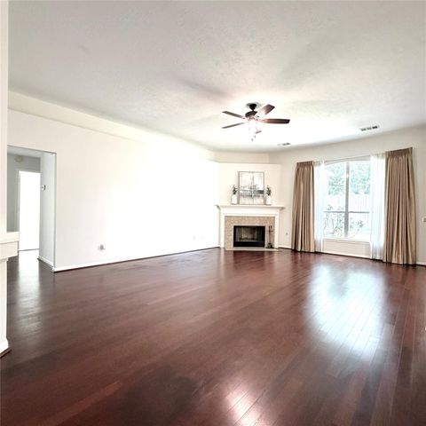 10707 Overton Circle, Houston, TX 77065