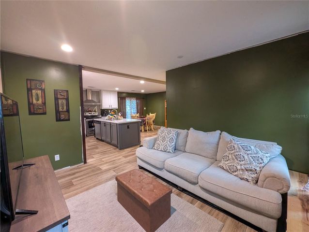 231 TROPIC AVENUE, Satsuma, FL 32189