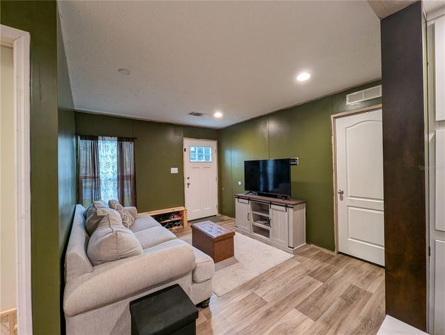 231 TROPIC AVENUE, Satsuma, FL 32189