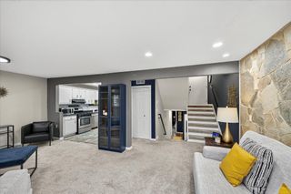 8928 Neill Lake Road 104, Eden Prairie, MN 55347