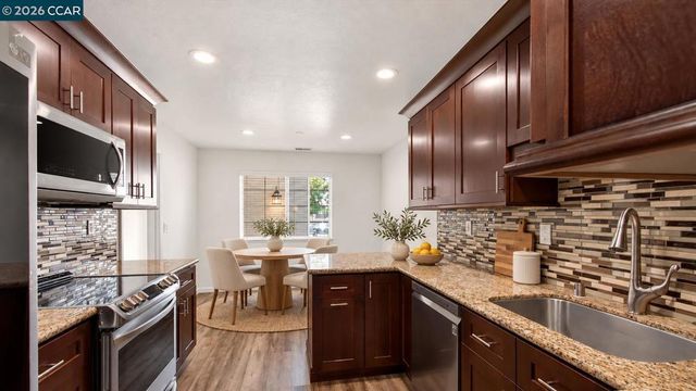 242 Portola Dr, Danville, CA 94506