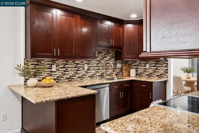 242 Portola Dr, Danville, CA 94506