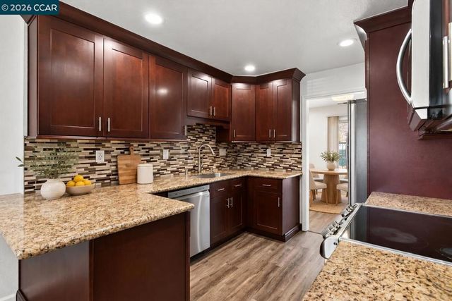 242 Portola Dr, Danville, CA 94506