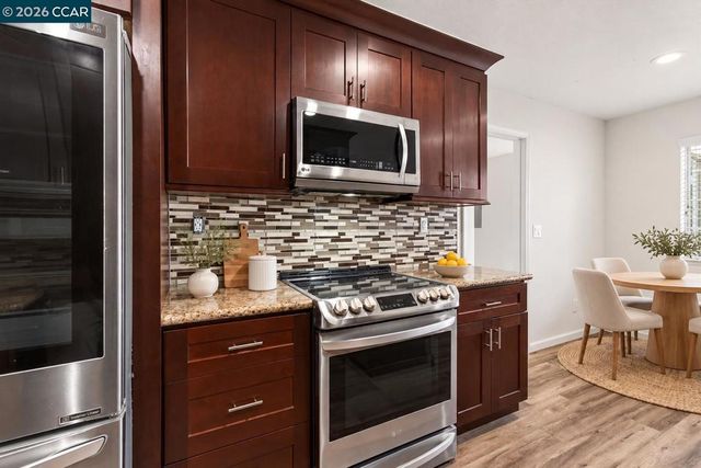 242 Portola Dr, Danville, CA 94506