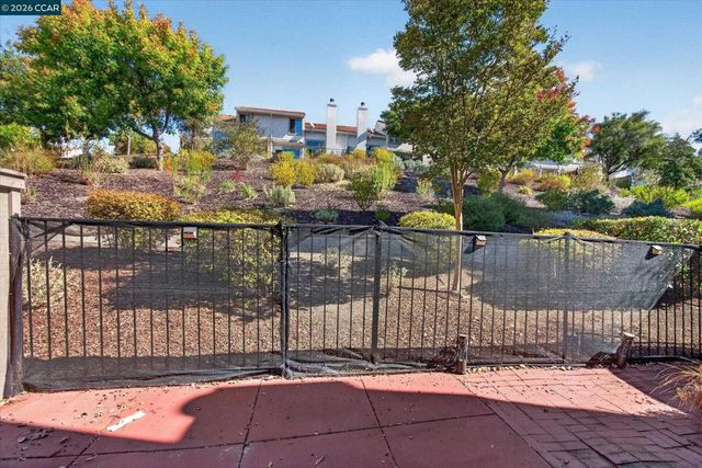 242 Portola Dr, Danville, CA 94506