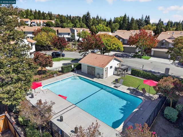 242 Portola Dr, Danville, CA 94506