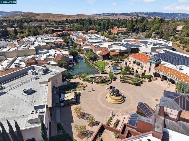 242 Portola Dr, Danville, CA 94506