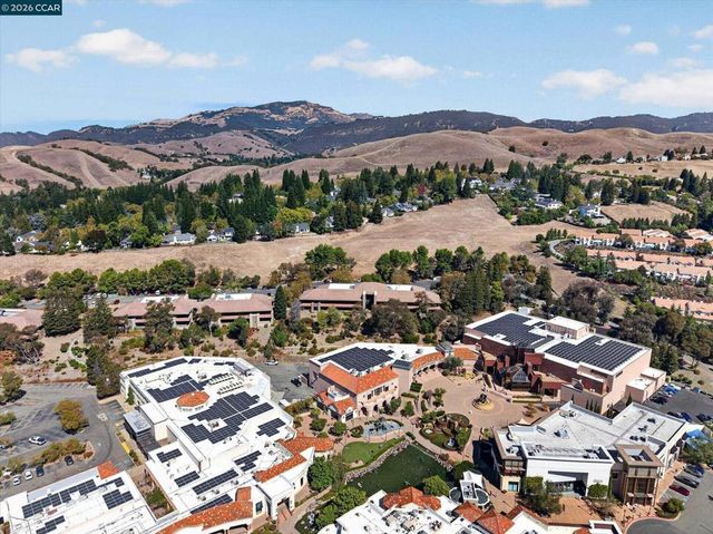242 Portola Dr, Danville, CA 94506
