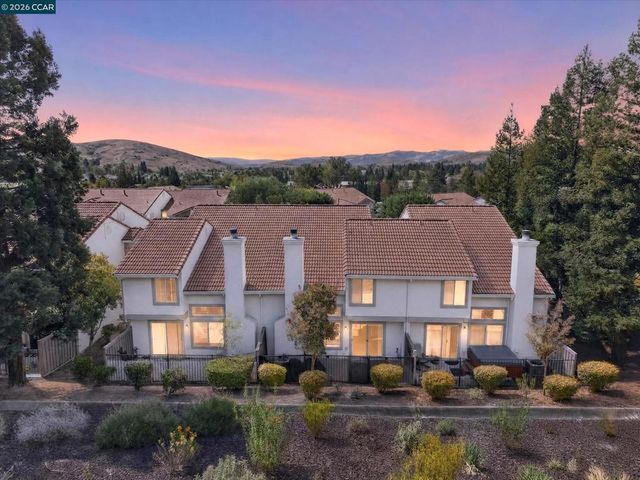 242 Portola Dr, Danville, CA 94506