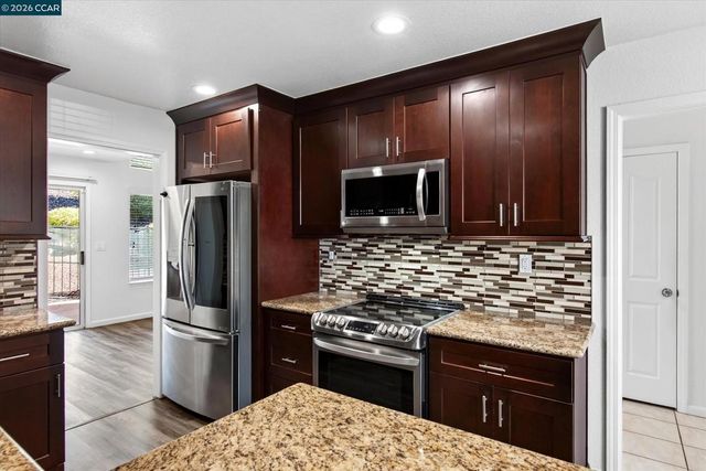 242 Portola Dr, Danville, CA 94506