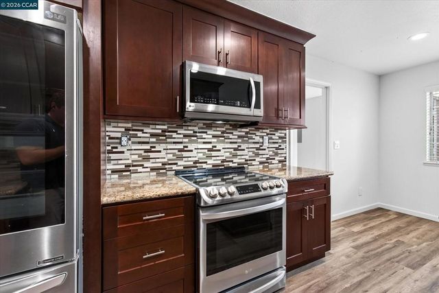 242 Portola Dr, Danville, CA 94506