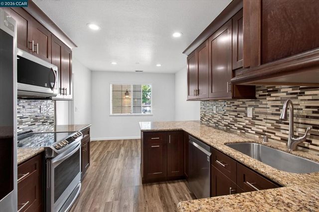 242 Portola Dr, Danville, CA 94506