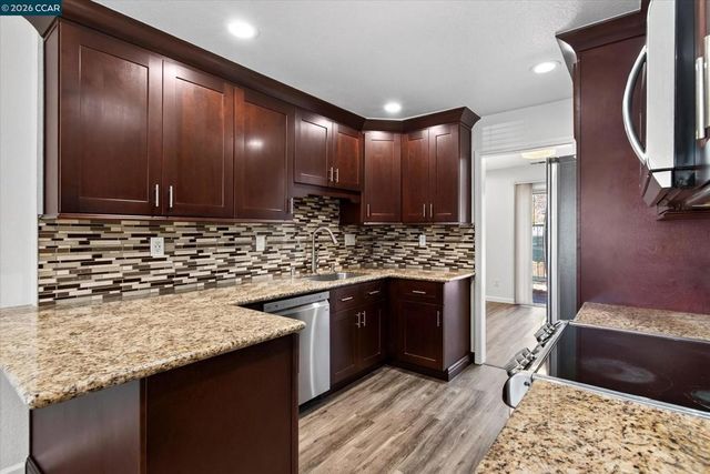 242 Portola Dr, Danville, CA 94506