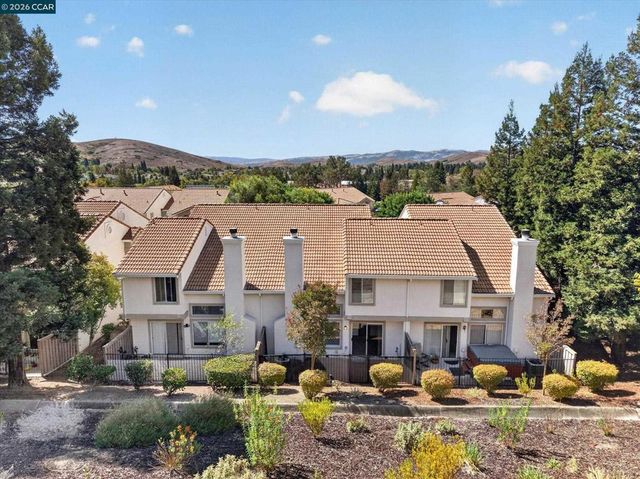 242 Portola Dr, Danville, CA 94506