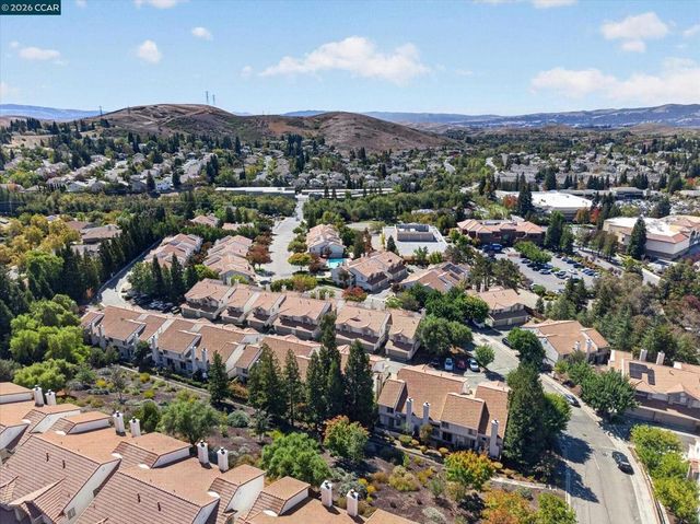242 Portola Dr, Danville, CA 94506