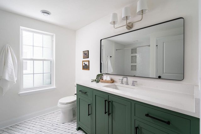 4828 N Newhall STREET, Whitefish Bay, WI 53217