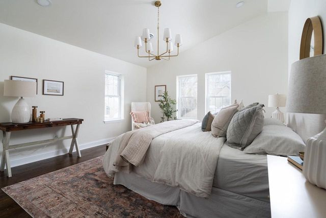 4828 N Newhall STREET, Whitefish Bay, WI 53217