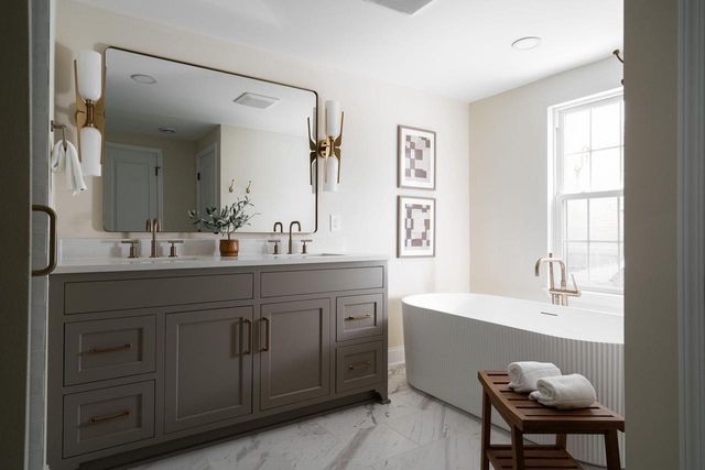 4828 N Newhall STREET, Whitefish Bay, WI 53217