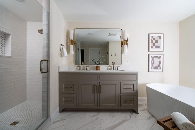 4828 N Newhall STREET, Whitefish Bay, WI 53217