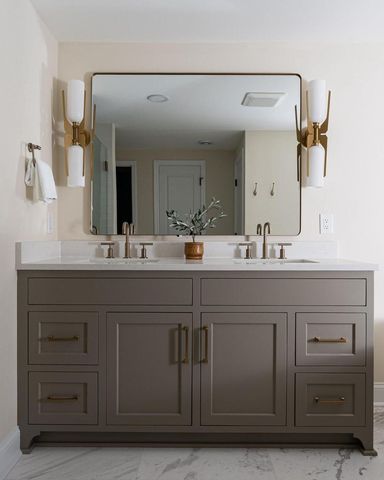 4828 N Newhall STREET, Whitefish Bay, WI 53217