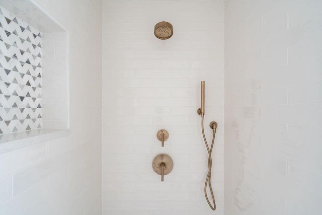 4828 N Newhall STREET, Whitefish Bay, WI 53217