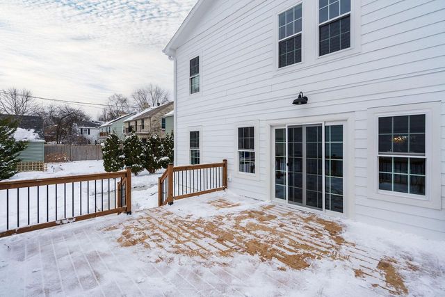 4828 N Newhall STREET, Whitefish Bay, WI 53217