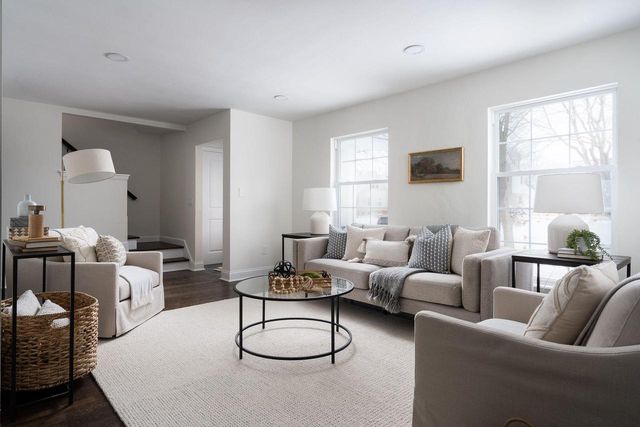 4828 N Newhall STREET, Whitefish Bay, WI 53217