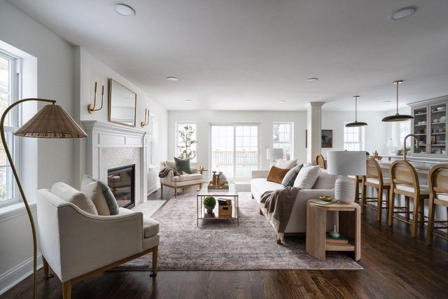 4828 N Newhall STREET, Whitefish Bay, WI 53217