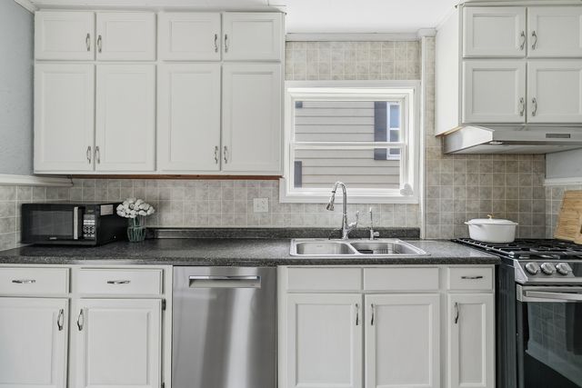 1720 28th Avenue, Moline, IL 61265