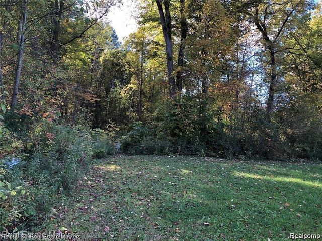 7627 Lapeer Road, Wales, MI 48027