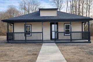 218 Locust St, Clarksville, TN 37042