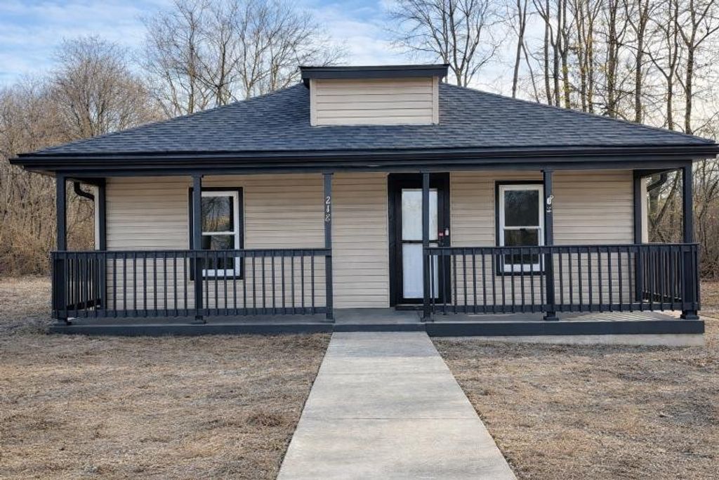 218 Locust St, Clarksville, TN 37042