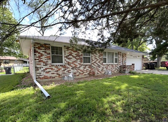4209 SW 34th ST, Topeka, KS 66612