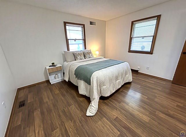 4209 SW 34th ST, Topeka, KS 66612