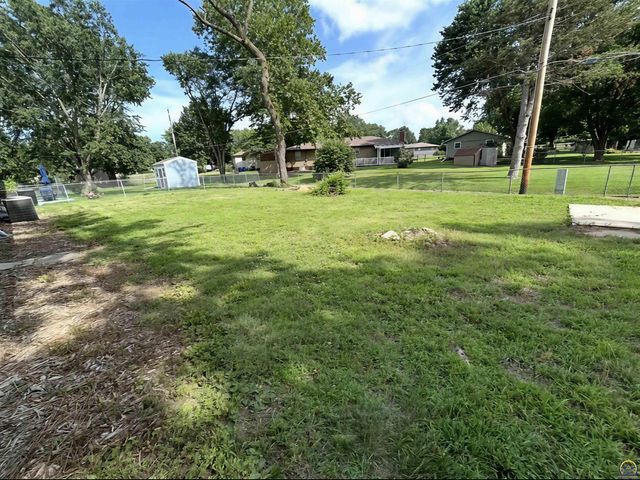4209 SW 34th ST, Topeka, KS 66612