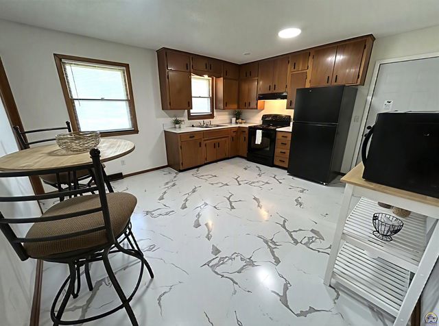 4209 SW 34th ST, Topeka, KS 66612