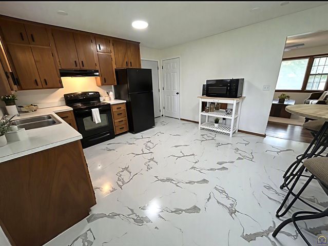 4209 SW 34th ST, Topeka, KS 66612
