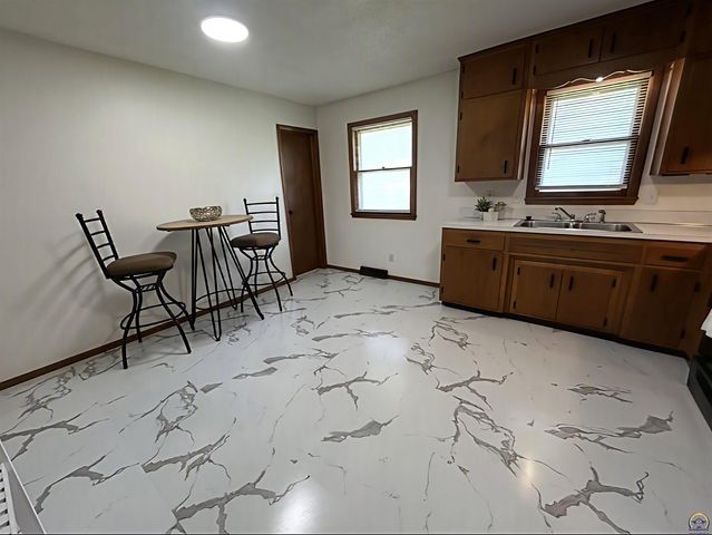 4209 SW 34th ST, Topeka, KS 66612