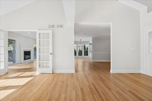 5249 Elliott Drive, Hoffman Estates, IL 60192