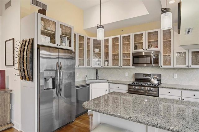 1101 Walnut Street 604, Kansas City, MO 64106