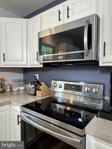 7124 JULIETTE LOW LN, Hughesville, MD 20637