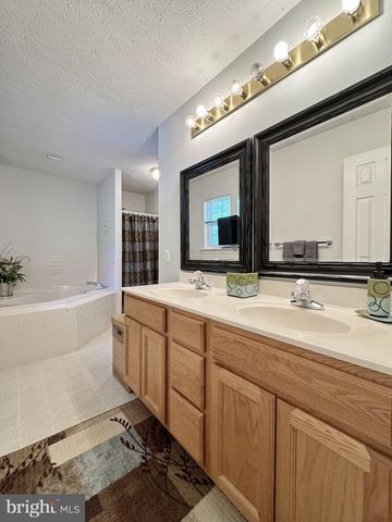 7124 JULIETTE LOW LN, Hughesville, MD 20637