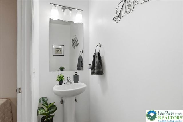 9581 Sleepy Hollow Lane, Upper Macungie Twp, PA 18031