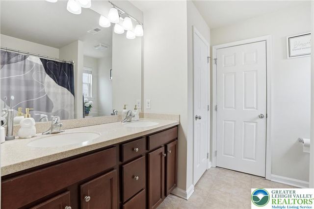 9581 Sleepy Hollow Lane, Upper Macungie Twp, PA 18031