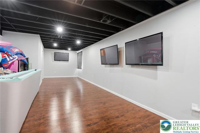 9581 Sleepy Hollow Lane, Upper Macungie Twp, PA 18031