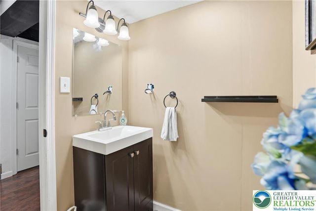 9581 Sleepy Hollow Lane, Upper Macungie Twp, PA 18031