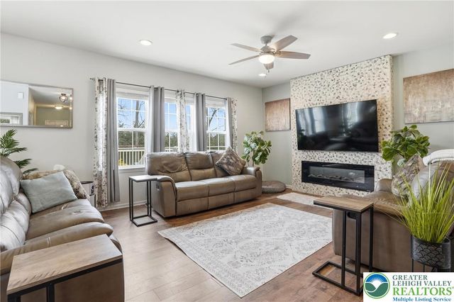 9581 Sleepy Hollow Lane, Upper Macungie Twp, PA 18031